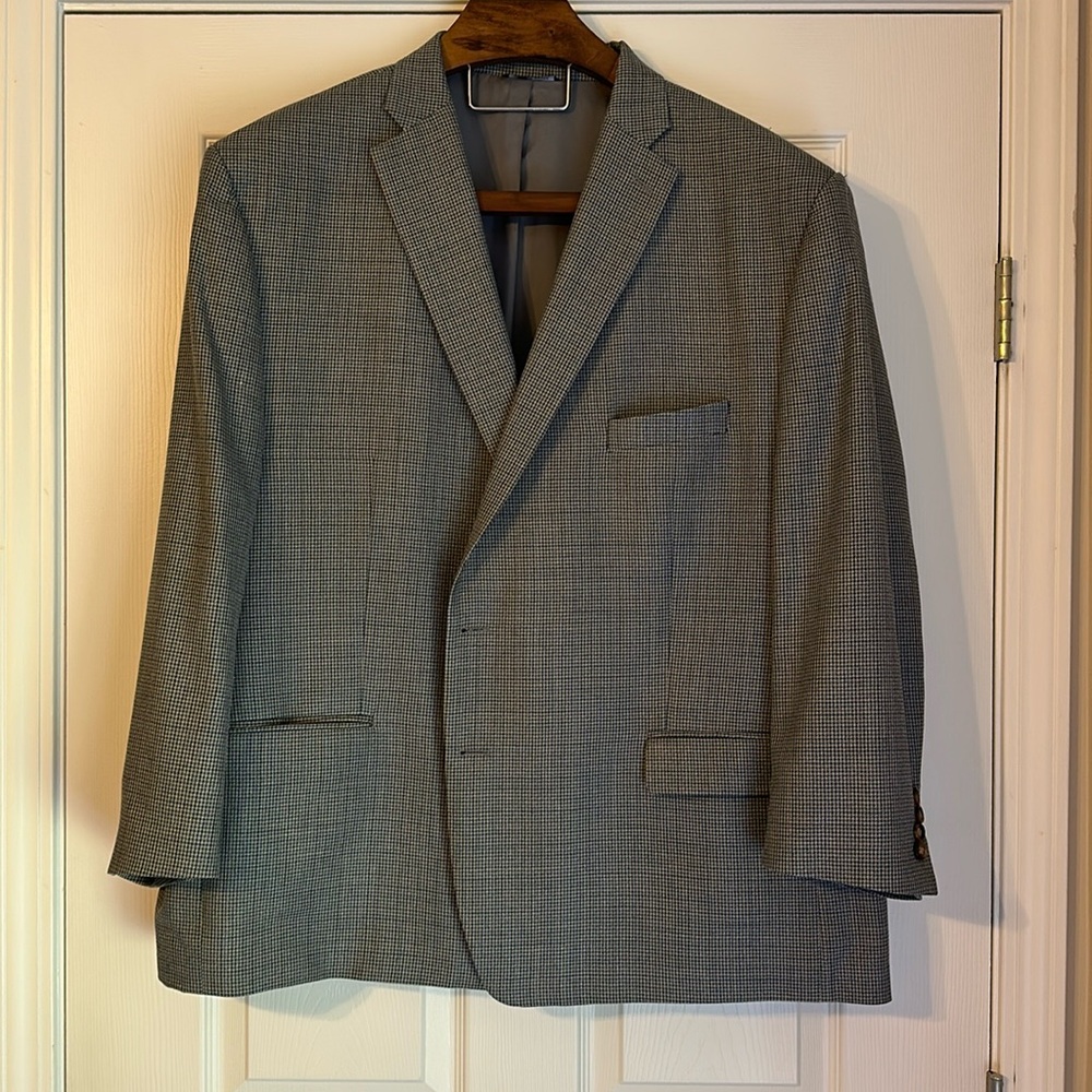 Men’s sports coat size 3xl 54-56R. Sleeves have been shortened to 24 inches.